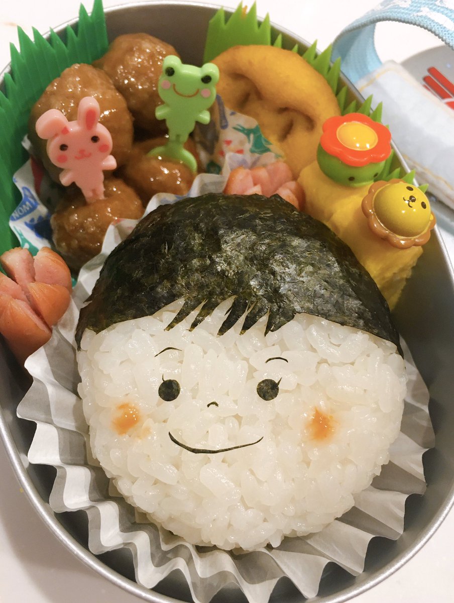 やまち お弁当記録 息子の幼稚園弁当 ぼくのかおがいい っていうリクエストでお顔弁当 キャラ弁での海苔 パーツはできるだけ細く切るのがコツ 海苔が細い方がかわいく見えるし映える気がする お弁当