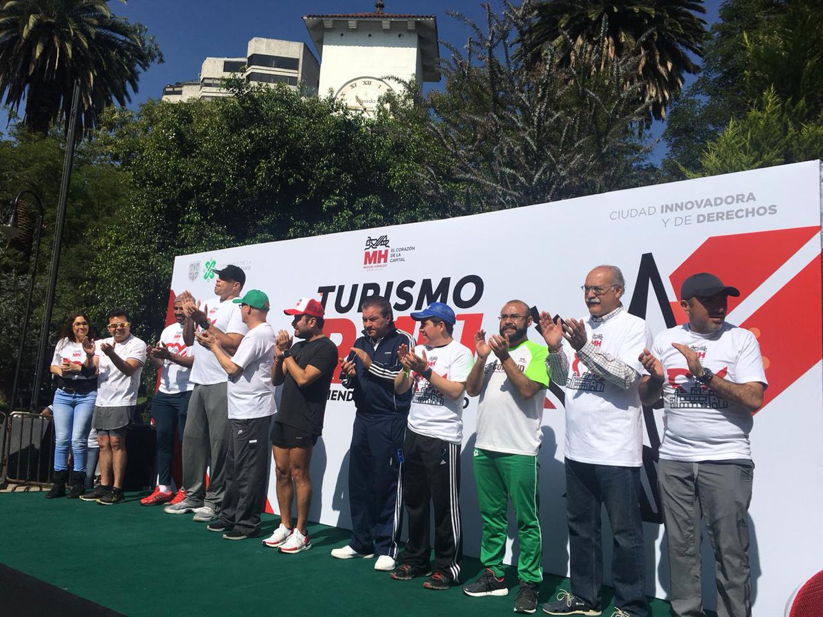 HegelCortes's tweet photo. Esta mañana corrimos 6.5k en el  #TurismoRunMH
Corriendo y Turisteando, en el #ParqueLincoln visitamos los  lugares históricos de #MHelCorazónDeLaCapital https://t.co/5jIEQrncOA
