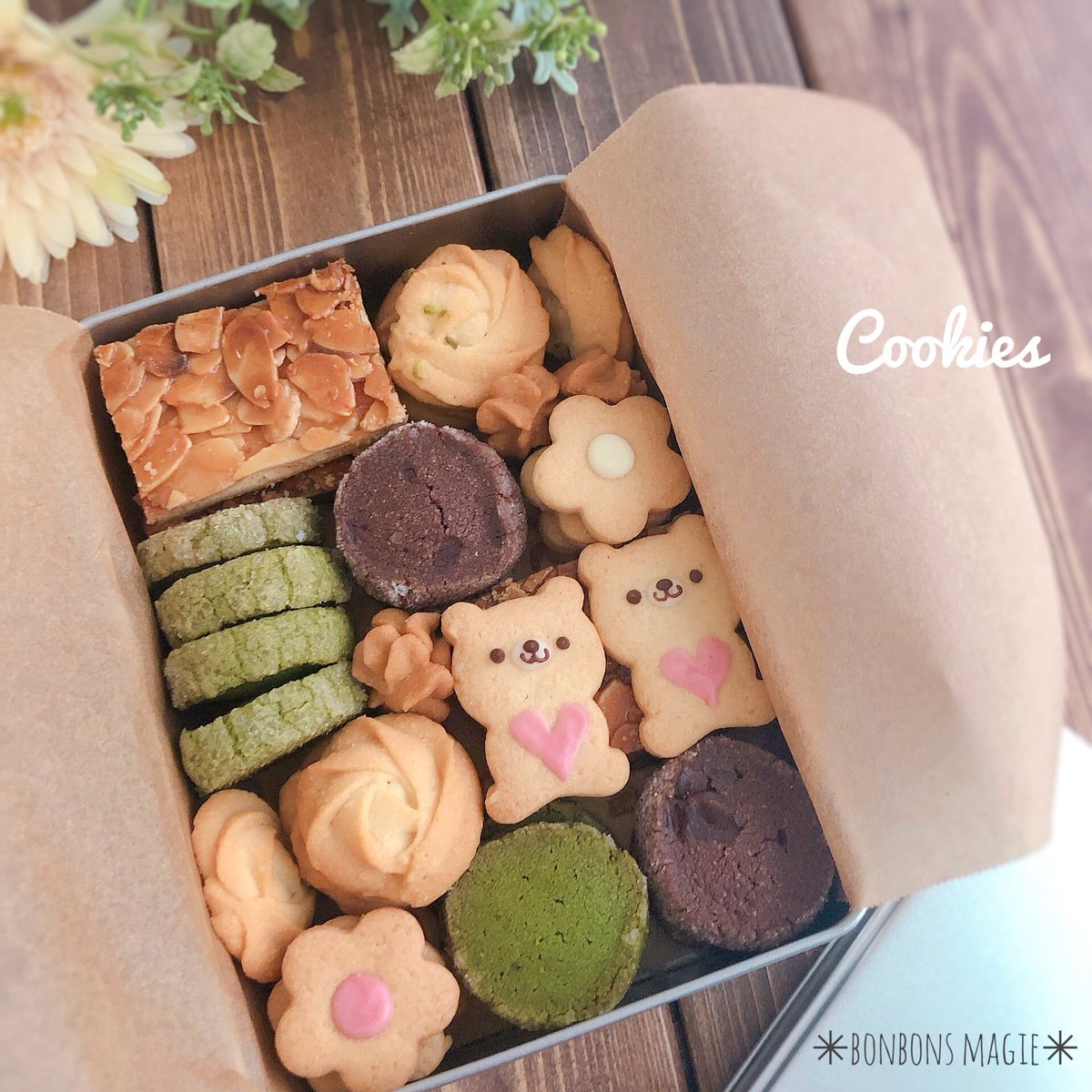 ボンマジ Hitomi A Twitter クッキー缶 ﾉ たくさん作れたら小さいクッキー缶も用意しようって思ってたけど この長方形も入る入る 笑 ま それだけたくさん楽しんでいただけるということか 受け取ってもらった人が 笑顔になりますように W Cotta