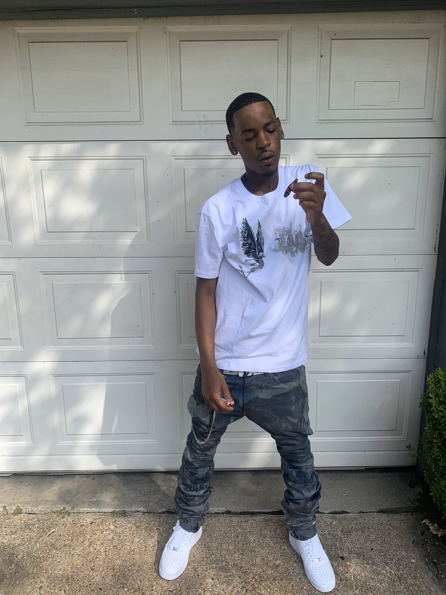 21edai's tweet photo. Ion got no stylist I make my own purchases 👻 Y’all go follow my Instagram 1kedai https://t.co/bDa4eSLB50