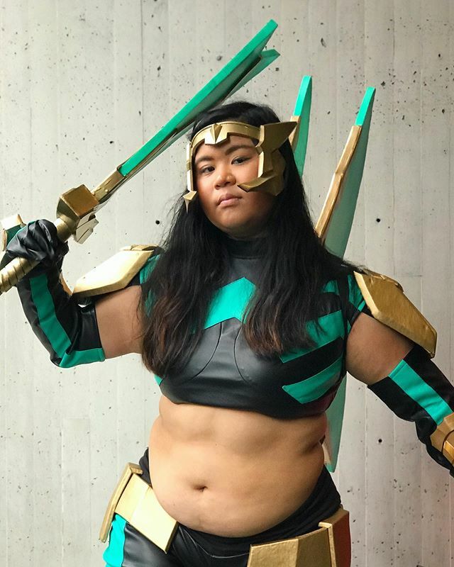 RhynnaSantos's tweet photo. nyc - I love documenting plus size fans!!! #loveplussizefans @leerahcosplays shared she was hesitant to cosplay this costume because it showed her stomach. Lyra and fans like her are changing the image of fandom! #plussizefans #fandomsizeandtheforce #nycc #nycc2019 #notthebronx https://t.co/3fkZ34bgLn