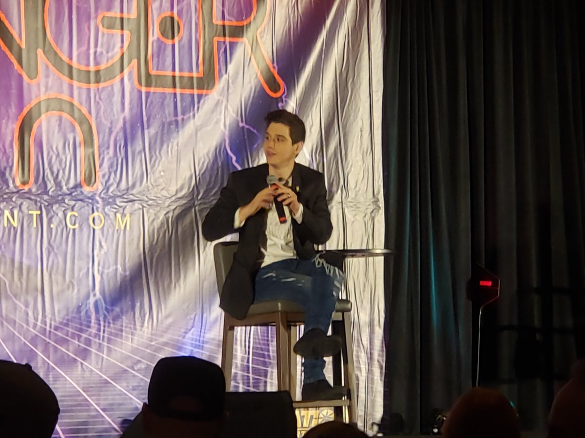 HK47nRevan's tweet photo. Stranger Con Chicago: day #2 with @Milliestopshate @noah_schnapp & @ChesterRushing in attendance. Thanks @CreationEnt for another great con! #StrangerConChi #StrangerThings https://t.co/j1xiBztonu