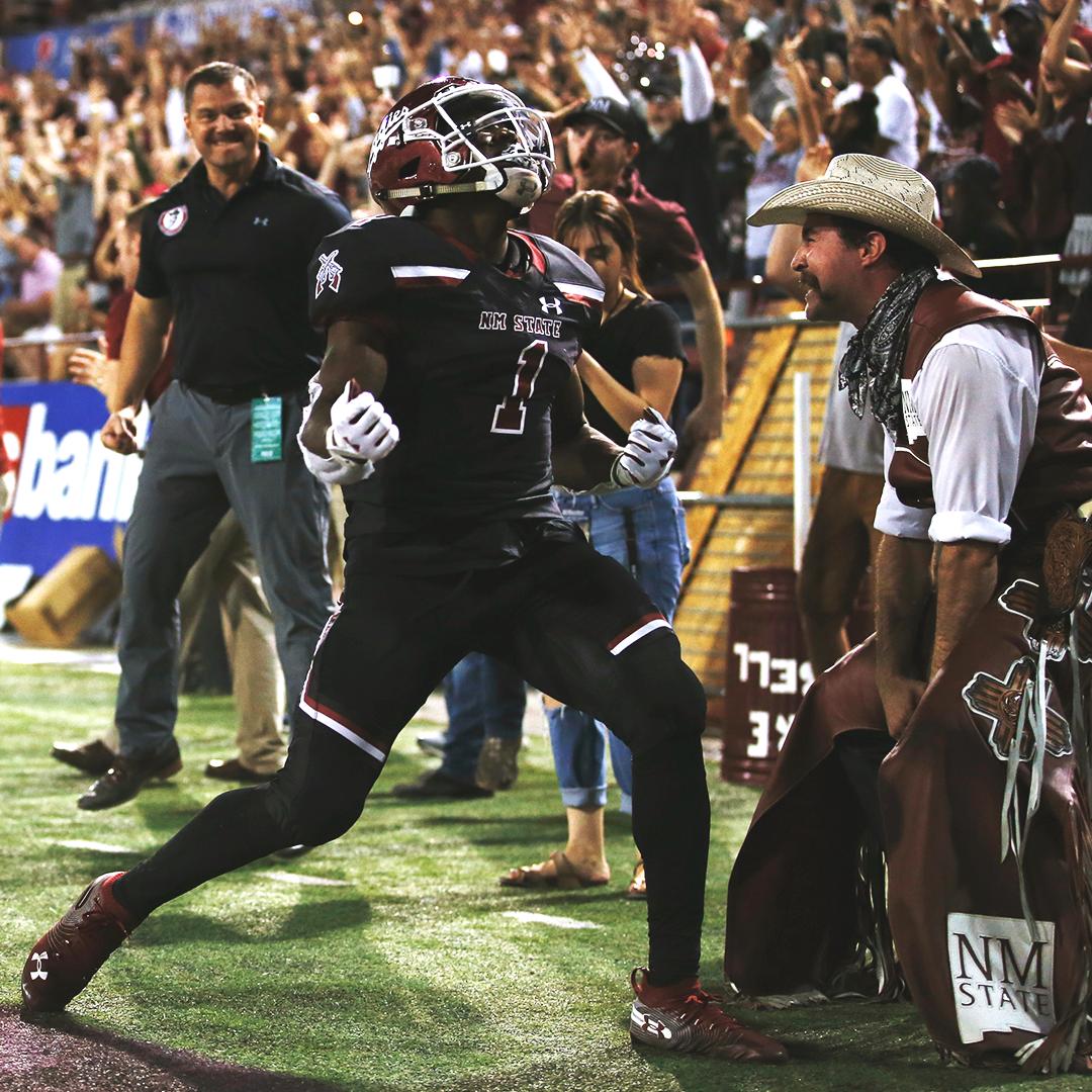 NMStateFootball's tweet photo. We got each other no matter what.

#AggieUp https://t.co/gRVeMujJu8
