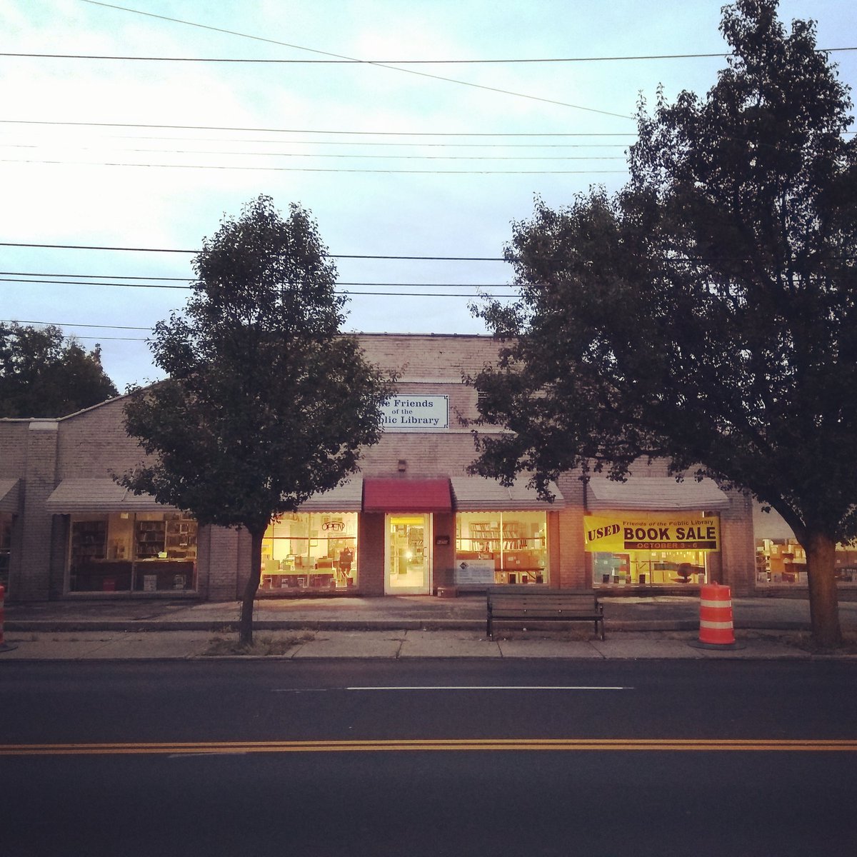 FriendsCincy's tweet image. That's a wrap, folks!  The Friends' 2019 Fall Book Sale is in the books.  Thank you for making this sale so successful! We loved meeting all the new people and visiting with our returning friends. We hope the time you spent with us brightened your weekend. 
#friendsfallbooksale