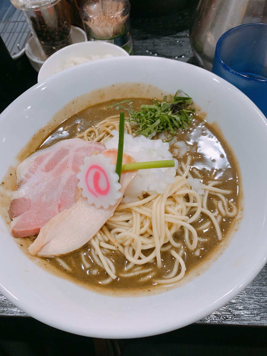Fuudo ふ ど On Twitter いづる 濃密煮干し たまねぎ 和え玉 固形物につけて食べてるんか ってぐらい濃厚なスープ 苦い だが美味い 濃密を注文する人が多く 煮干し好きが集まってて嬉しい気持ちになります そして 和え玉 神 神だし違うジャンルのラーメン