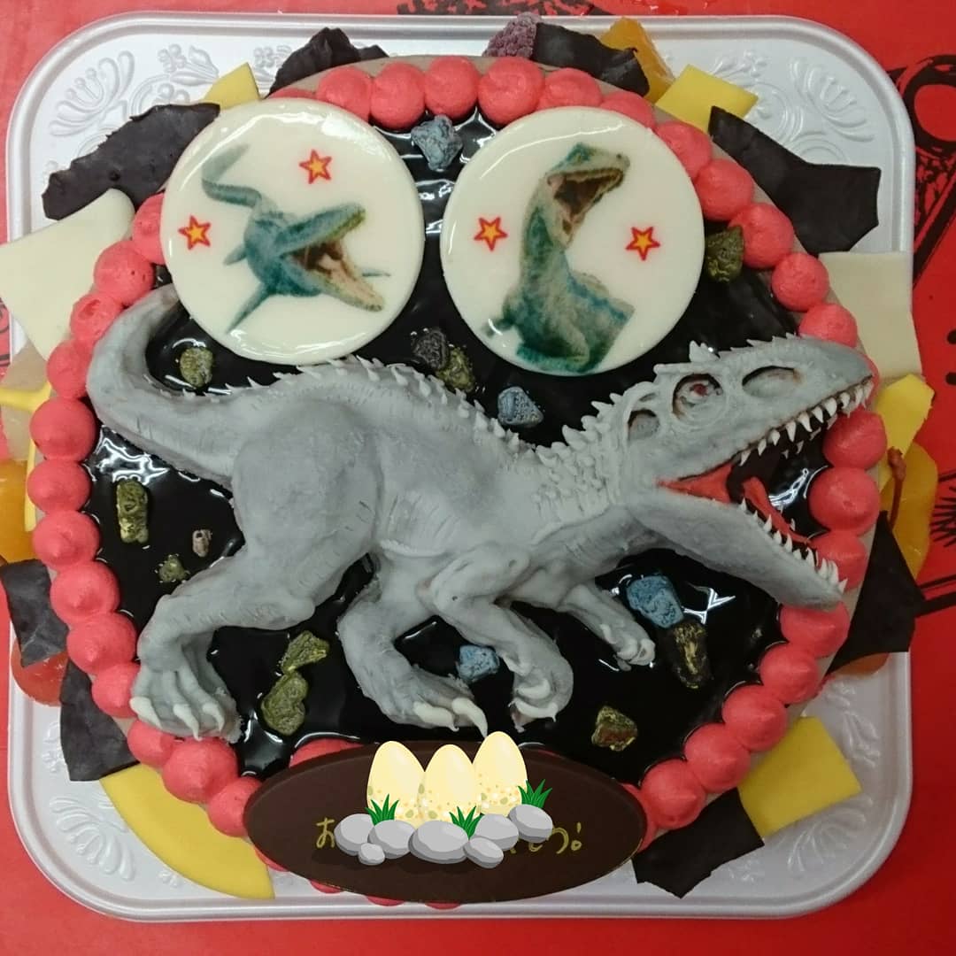ケーキのはりまや No Twitter ケーキのはりまやです 恐竜ケーキご注文ありがとうございました 初の恐竜楽しめました 好きな恐竜を ケーキにしませんか 恐竜ケーキ 全国発送可能 インドミナレックス ケーキのはりまや 検索で