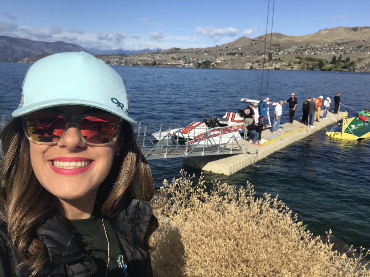 AmandaRoleyNews's tweet photo. I had such a blast this weekend with the family at #LakeChelan! I always love seeing Dad working on the #PayNPak #hydroplane! #mahoganyandmerlot2019 https://t.co/FHQDkDKaJX