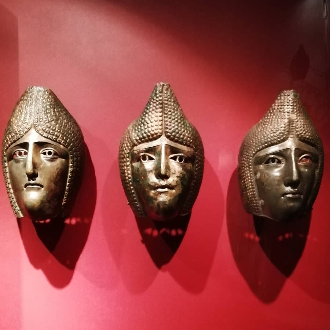 Praefectvs_Prae's tweet photo. Gäubodenmuseum in Straubing
#Familia_Poppaea #Roman #Straubing #Gäubodenmuseum #RömerwochenendeStraubing #antikemode #RomanMilitary #RomanHorses #archéologie #archäologie #Bonadea #Domina #RomanDomina #RomanLove #LegatvsLegionis #Tribun #praefect #Praefectvs_Praetorio #trajan https://t.co/nd0Hi6dsFc