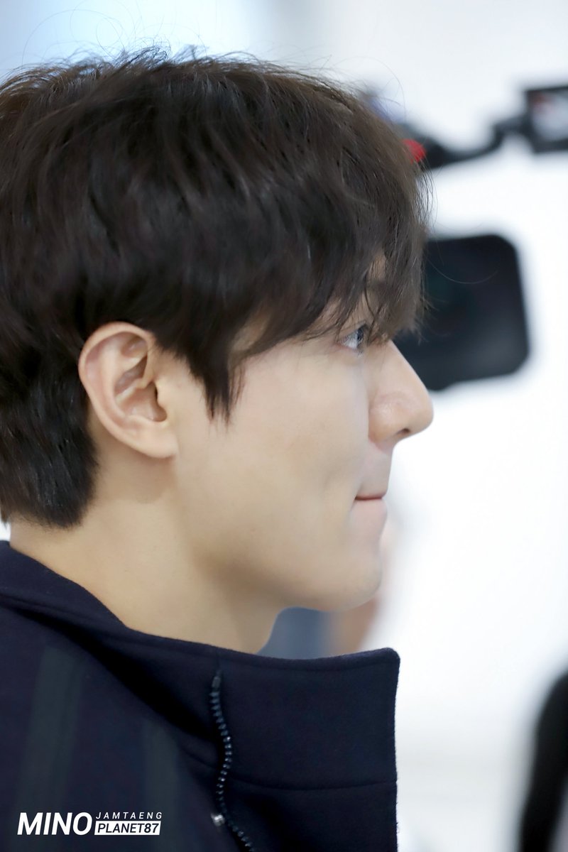 20191007 입국민호
하.. 황제의 모습으로 돌아온 이미노...
아침부터 멋짐한가득 
#이민호 #영원의군주 #더킹 #이곤황제 
minoplanet.com