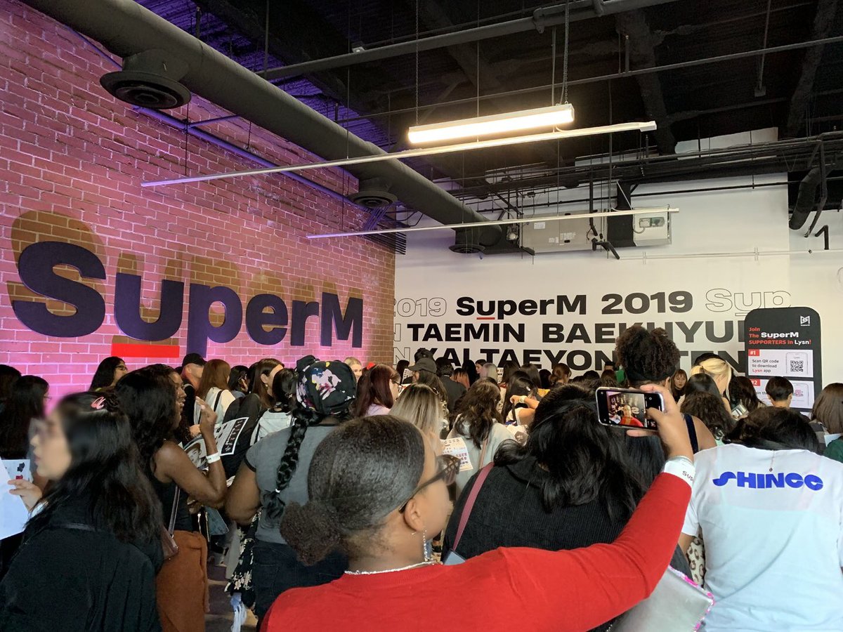 superm's tweet photo. Members had a great time visiting #SuperM_HOLLYWOOD_POP_UP on the opening day! 
Please come and enjoy it as much as you like tomorrow as well! 😎

📌7080 HOLLYWOOD BLVD. LA, U.S.A. /10.6 SUN~ 10.13 SUN/12PM~8PM

#SuperM  #WeAreTheFuture  #SuperMtheFuture  #SuperM_Jopping https://t.co/546nN7WwEa