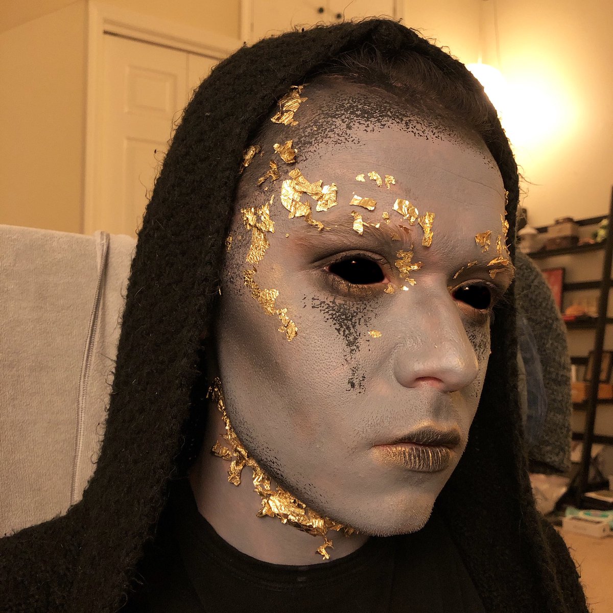 rediation's tweet photo. This is the reason for gold leaf on my ass pls enjoy 💀💀 https://t.co/Lpc4oO5zav