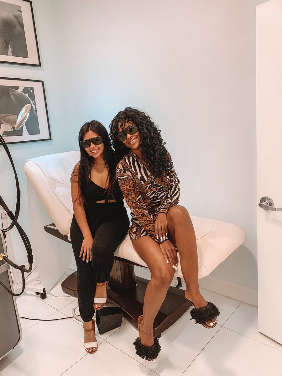 shopBRNZ's tweet photo. Visited Semper Laser for our 2nd session so we can ditch the razors for our bikini line and underarms ๐ซ Donโt forget you can #ditchtherazor too by mentioning BRNZ for a 20% discount off any hair removal treatment at #semperlaser! https://t.co/R0SwwIZWsW