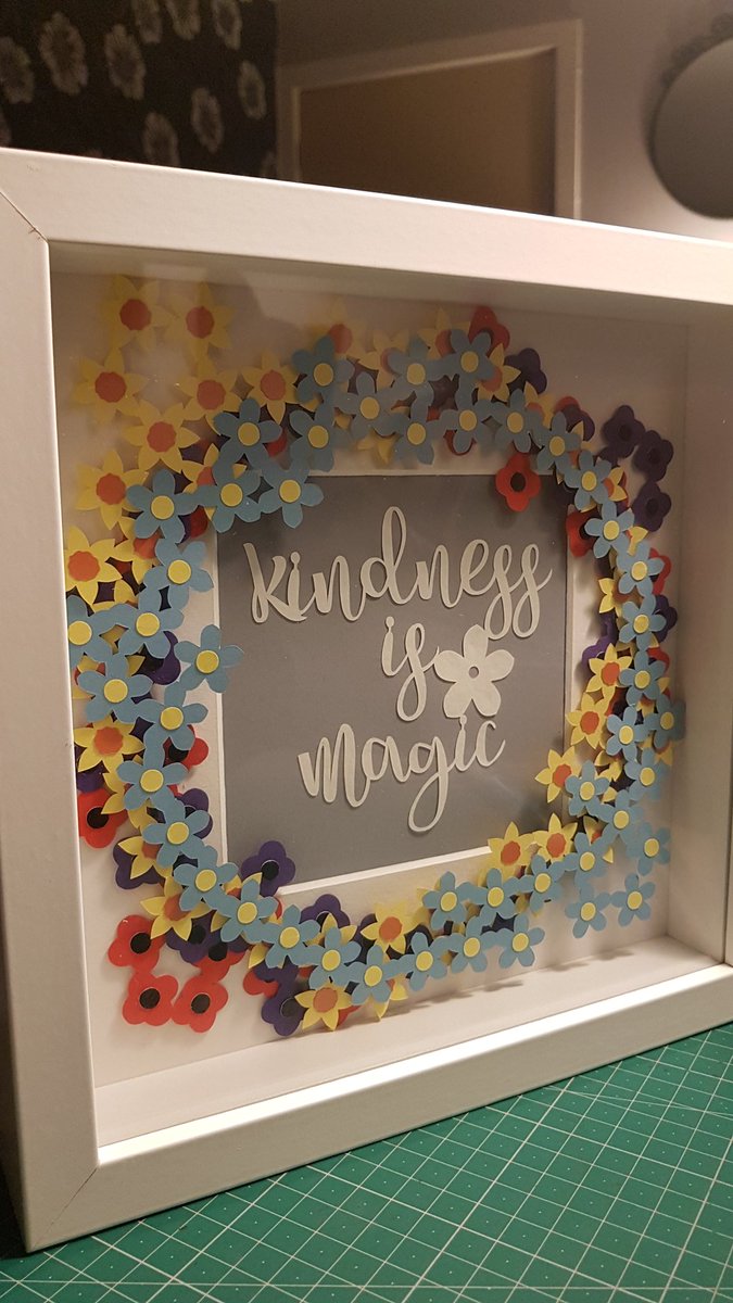 itsmagicpaper's tweet photo. #KindnessIsMagic Better photos to come tomorrow 💐💖 #Flowers #Handmade https://t.co/XZeiPiw7D8