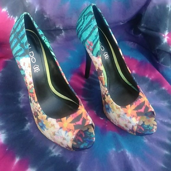 ElleJaeStyles's tweet photo. So good I had to share! Check out all the items I'm loving on @Poshmarkapp #poshmark #fashion #style #shopmycloset #papaya #anastasiabeverlyhills #aldo: https://t.co/MmLMVSRn6y https://t.co/04ni899OMU