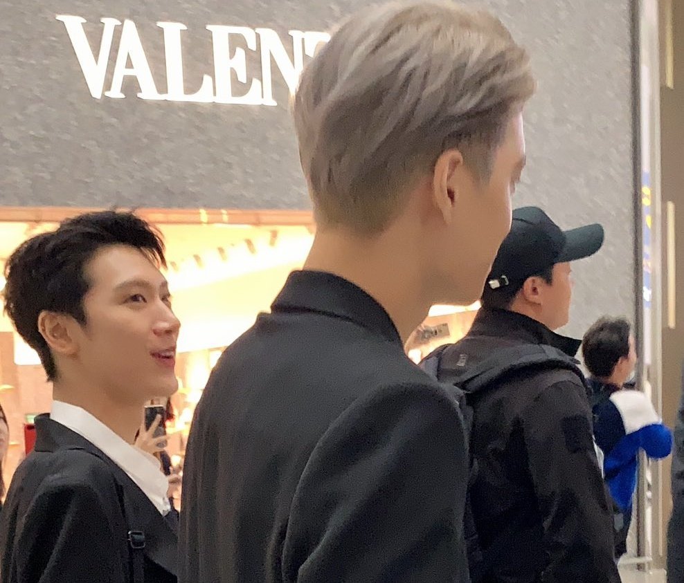 kai88_nini14's tweet photo. #SuperM maknae line towards their #KAI hyung😍 they are so precious😊

#SuperM_KAI #SuperKAI_ItsTime #KAI #JONGIN #ourfuturekai https://t.co/VBsQ88q9xk