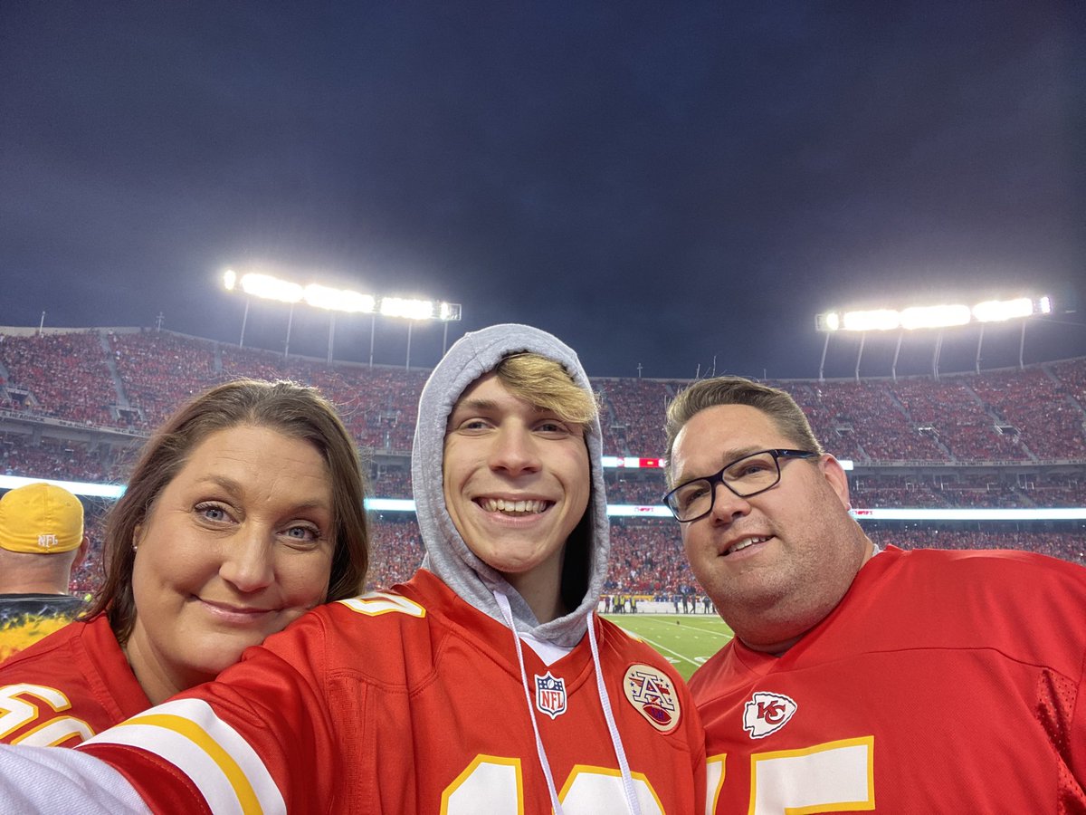 ChanceMorgan's tweet image. Sunday night under the lights! #chiefskingdom