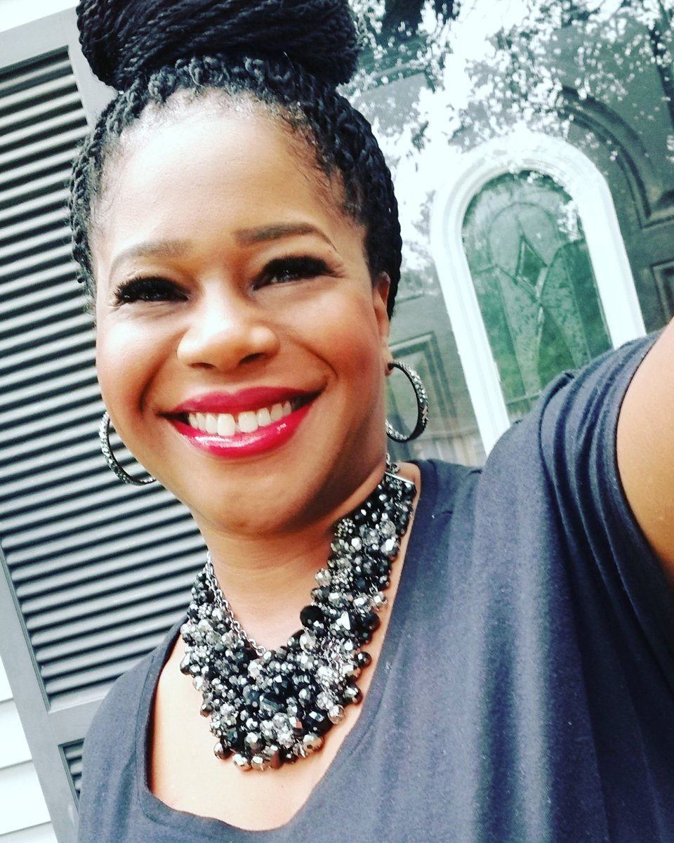 MadisonDonovan's tweet photo. So pleased to have been hosted by my LS, Judy, and able to support the #PRCLinks at the 10th Annual Denim & Diamonds Bull Roast. I was brought to tears at the Dr. Allison Riddle Fletcher mega raffle table. Awesome time with Link Sisters, Sorors, JJMoms & friends! πππππππ https://t.co/zgmpWSJa7M