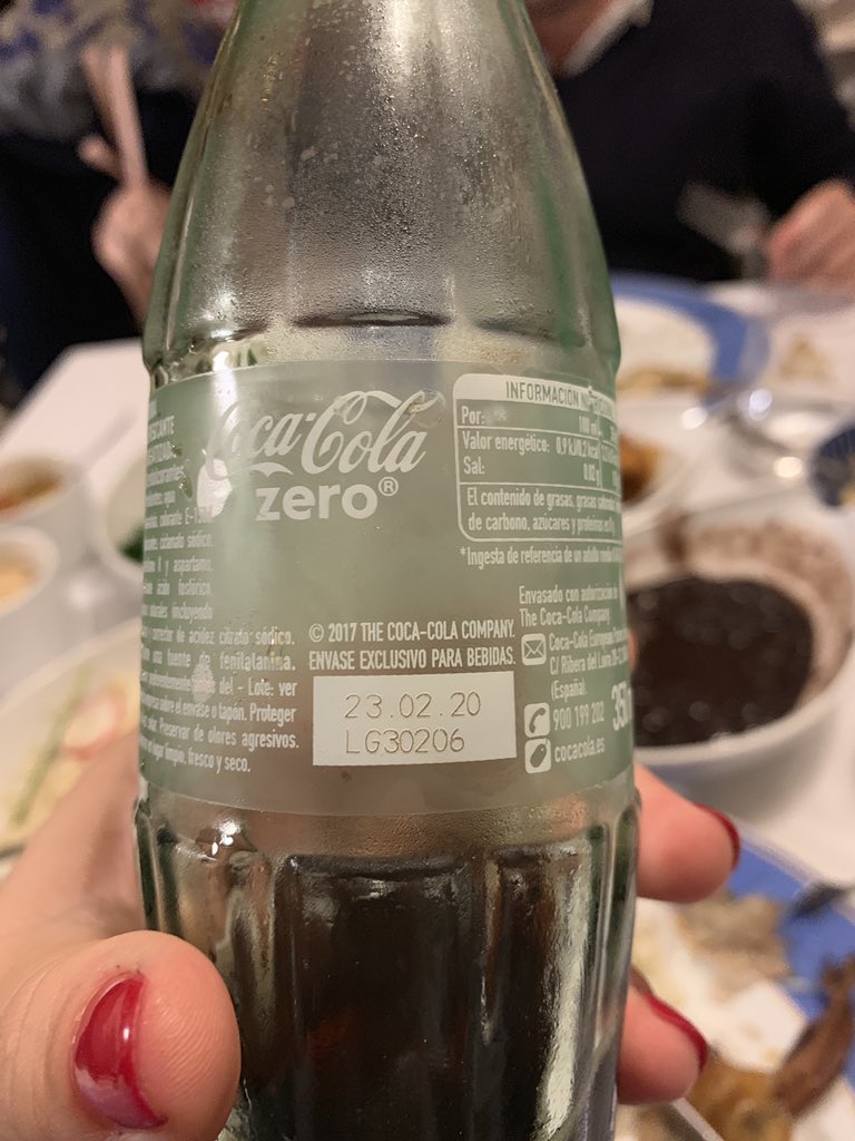 andrehermida's tweet photo. @CocaCola_es que está pasando con los sabores de las Zero? He tenido que devolver más de 10 y en las cafeterías me dicen que no soy la única en quejarse... sabe a metálico raro. Creía que era yo la rara pero me lo han confirmado en varios establecimientos... os dejo la etiqueta https://t.co/0Fkak3icl1