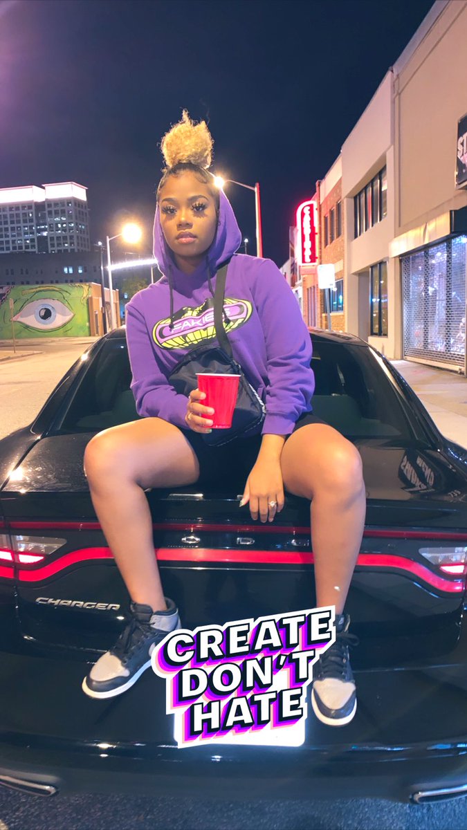 xniffy's tweet photo. I’ma bully and a boss😈 https://t.co/OgAke0bnkz