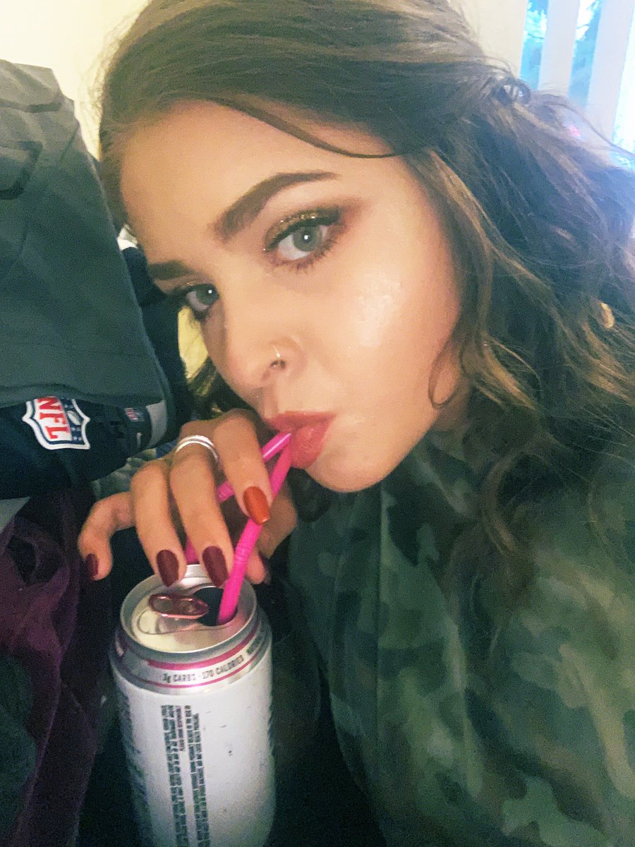 josjolou's tweet photo. is this what being a Browns fan is like? #2drinks https://t.co/sWqPzRQxhG