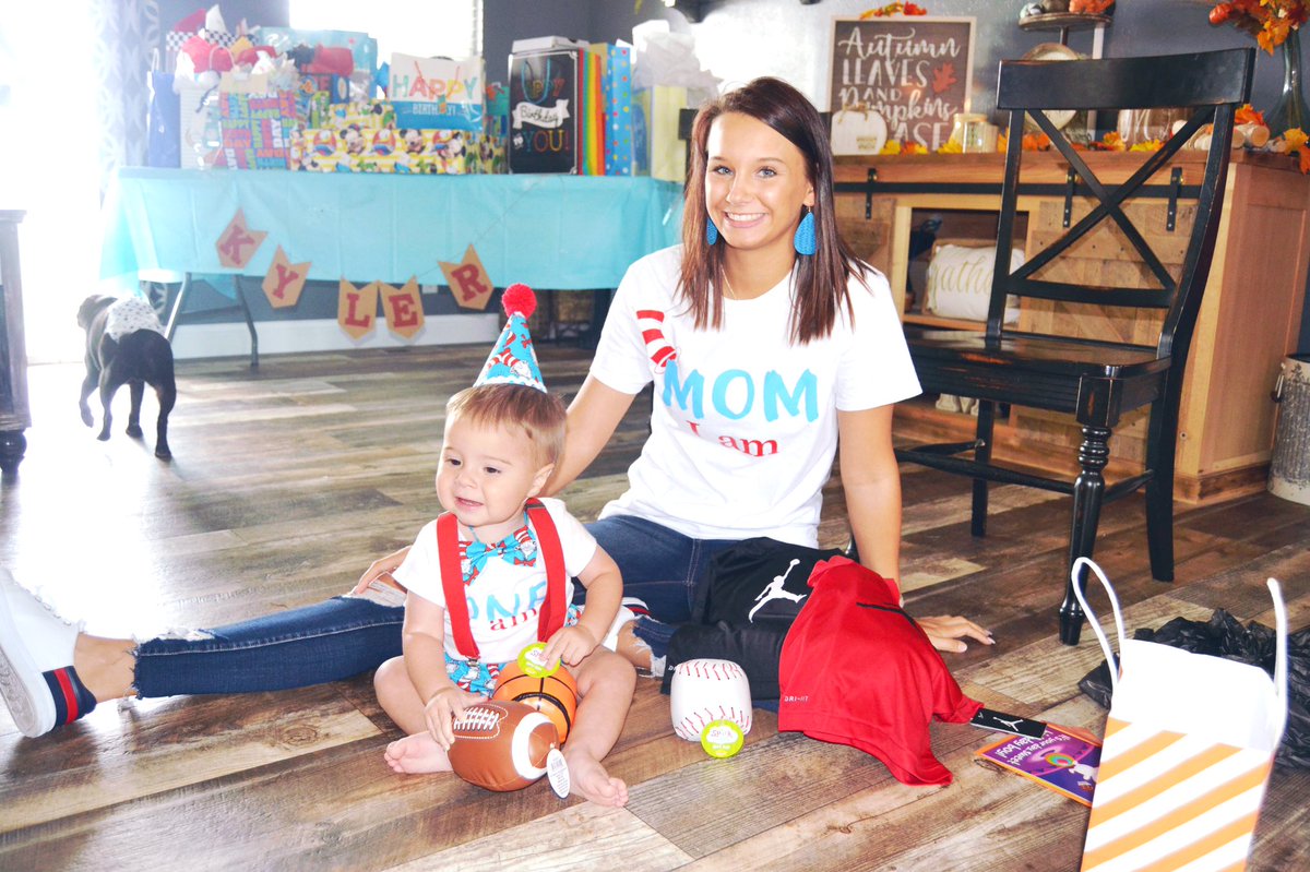 karinemurphyy's tweet photo. successful birthday for my thing ONE 💙❤️ #oneiam https://t.co/vZSNUPqeLs