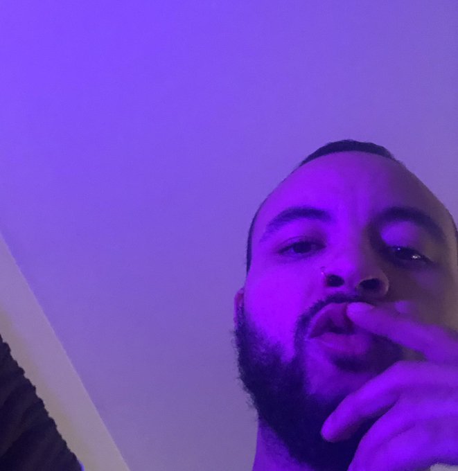 Watch MigggyFresh 🐽's leaked NSFW photo on TwXstars