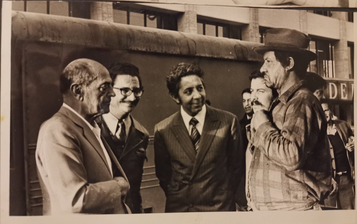 SergioOlhovich's tweet photo. Recuerdo de la filmación de Cayó de la gloria el Diablo. Aquí con Luis Buñuel, Leopoldo Silva (productor), Pepe Estrada y López Tarso. https://t.co/lGBTODuCQo