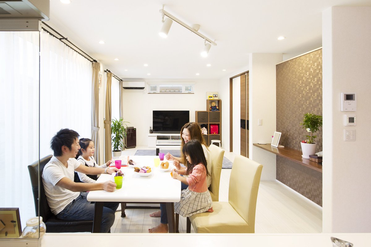 ハウジングバザール 木の家大好き Auf Twitter 仲睦まじい家族の団らんを育むldkは21 5帖の大空間で 寒さが苦手な奥様のご要望で電気式床暖房を完備 キッチンからはリビングで寛ぐ家族が見て取れるので安心です 詳しくはhttps T Co Clvtwr97yx 千金堂山形店