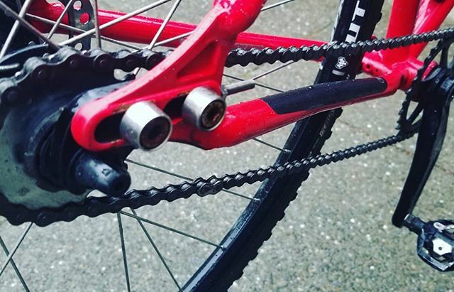 After cyclecross bike maintenance. Getting the drive train sand free. Exceedingly great time at @crossontherock #crossonthecommons today. <a href="/konabikes/">george benneyworth</a> #humuhumu #singlespeed ift.tt/31RKP0J