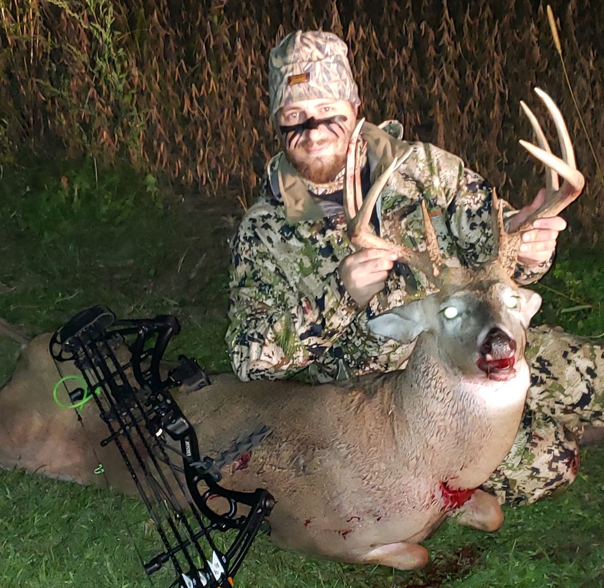 As promised, my Minnesota 9pt I shot tonight. 1st buck with a bow!