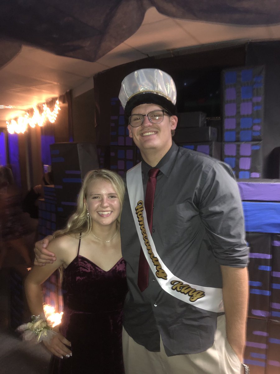 lauraarneson3's tweet photo. #HOCO2019 #identicaltwins #birthdayboys My boys all grown up livin their best lives #oldladyinthefrontrow =their mom https://t.co/CIy0wtINhj