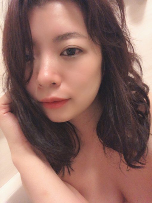 お酒を抜こうと半身浴してますが一滴も汗が出てきませんヽ(；▽；)ノお水もぅ1.5L飲んでるのに私の水分はどこへ？そんなこんなでイベント盛り上がってて楽しかったです。 まさき監督、メーカー様、スタッフ様、来てくださった女優様、何より来てくださったファンの皆様、ありがとうございました♫<a href="/tag/%E3%82%B8%E3%83%A3%E3%82%B9%E3%83%9F%E3%83%B3%E6%92%AE%E5%BD%B1%E4%BC%9A"class="tags"><span>#ジャスミン撮影会</span></a>