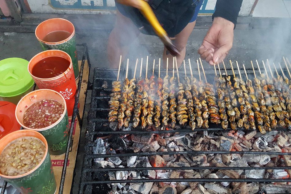 mmphsamar2019's tweet photo. Tahong Products from Jiabong, Samar! π€€
Tahong BBQ, Lumpiang Tahong, Tahong Balls and Tahong Crackers, a few of what the Mussel Capital of Region 8. Pasyada na ha Samar!β€ #SparkSamar #MissMillennialSamar2019 #MutyaHanSamar2019 https://t.co/21PDbARZxK