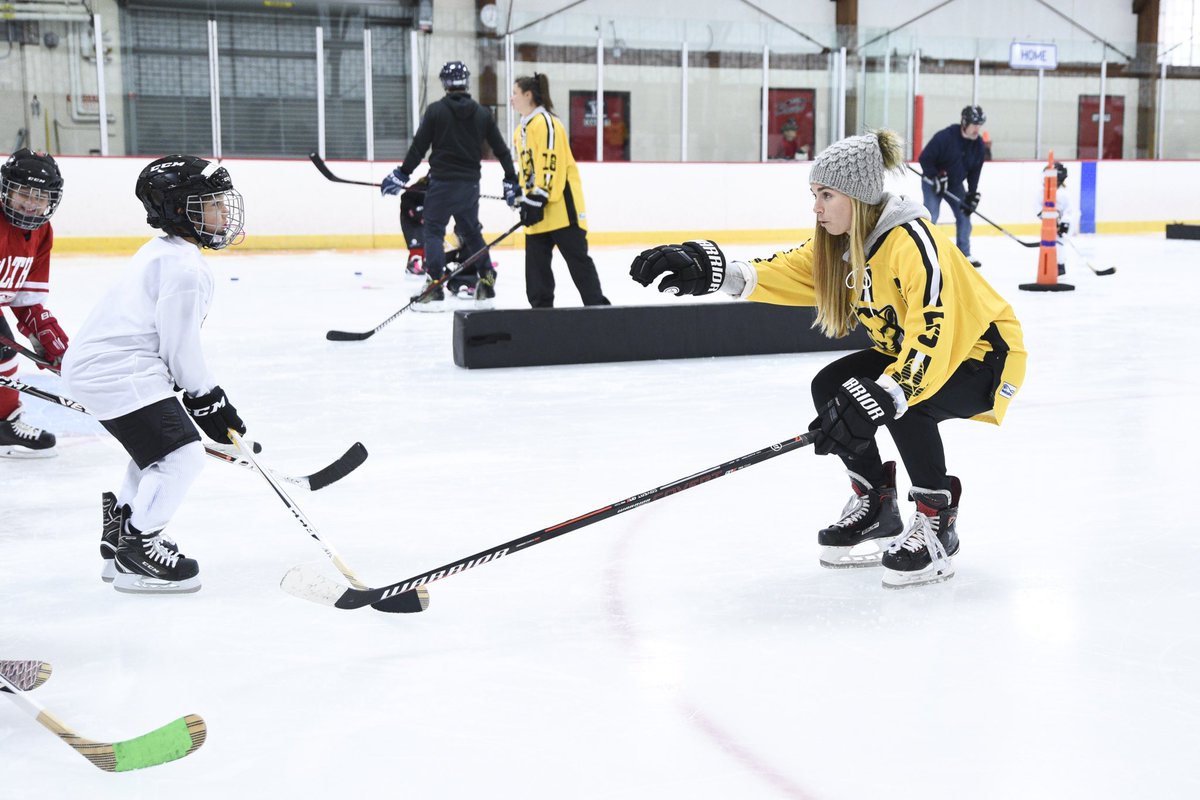 NHLBruins's tweet photo. Earlier today, in support of the IIHF’s Girls Hockey Weekend, @TheBostonPride joined us for a #BruinsAcademy Learn to Play clinic with Waltham Youth Hockey. https://t.co/sKR9Apvajr