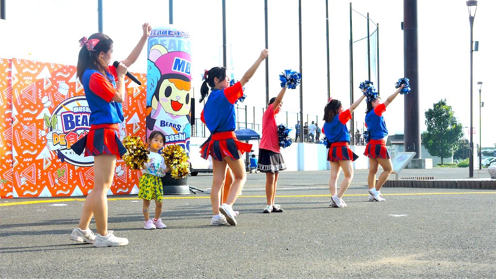 tabeyoCAR's tweet photo. 9月7日(土)特設ステージには、
#埼玉武蔵ヒートベアーズ 公認チアチーム #HoneyBees が登場💃✨

子どもたちに大人気なパプリカや、 #HonnyBees おなじみのダンスをレクチャー👯‍♂️

いつもステージを明るい雰囲気にしてくださりありがとうございました😌💓

#チアリーダー
#チアダンス
#キッチンカー https://t.co/0xvYTDPhEm