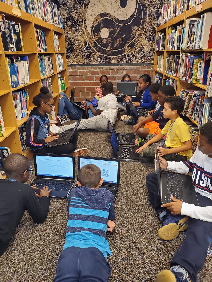 kmacbeth6's tweet photo. Ts give flexible seating a try! This is where our 6th graders preferred to conduct their research when given permission to move around the ICE Room (library) rather than working at their table groups. #flexibleseating #whmssenators #studentchoice  @CSDSenators @dunford_paul https://t.co/TCc1bOMkit