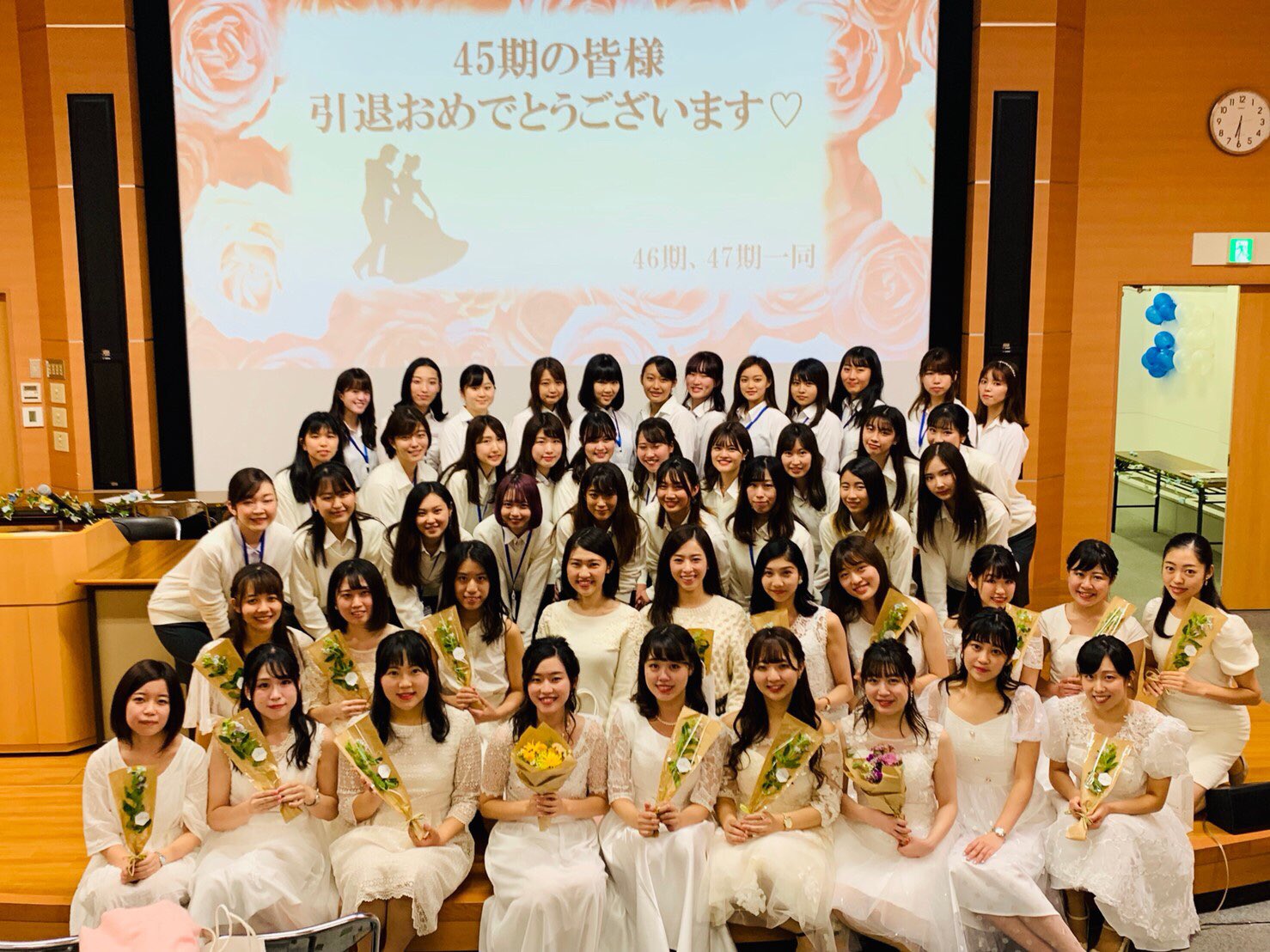 白百合女子大学　卒業式 ガウンと帽子 セット Jostens 白百合女子大学 卒業式 ガウンと帽子 セット Jostens - メルカリ