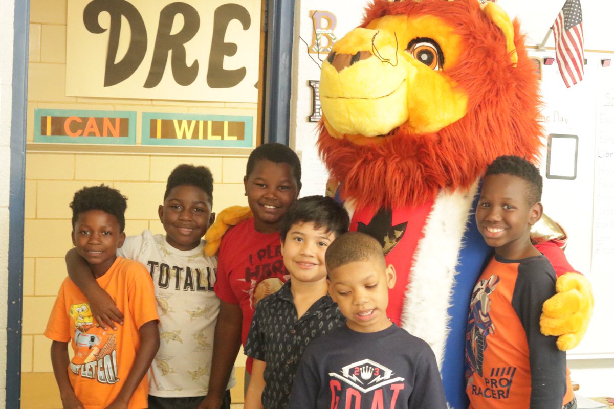 FayStreetElem's tweet photo. Big Shout out to Mr. Kenan and  @HillsideHS for being our Leo today. Kids loved him. Title I was amazing! @pmubenga @DurhamPublicSch @PublicDurham @drstacydstewart #WeAreDPS #ProjectImpact #TitleI #FSEschool #Elementary https://t.co/aukzrt42Hc
