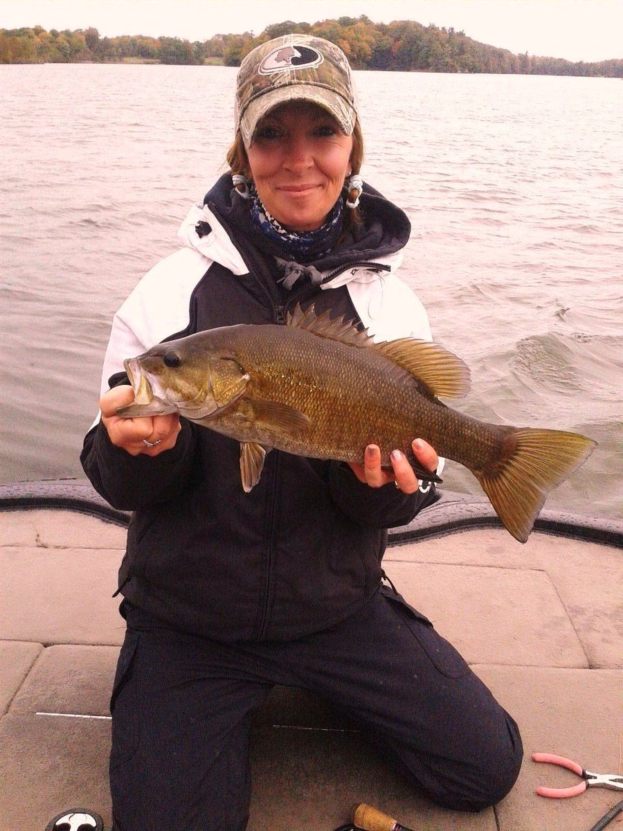 KristaFishes613's tweet image. We fought it out today in 40+km/hr winds and on and off rain and managed to fill our bag. Finished the tourney in 8th place🎣 Can't complain about a #Top10 finish! #Streamside #KamakaziHooks #MixedBag #RangerBoats #MeAndMySenkos 💜