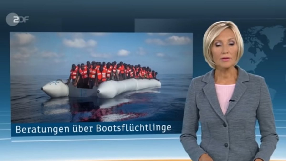 alni1964's tweet photo. Ein Flüchtlingsboot ohne Motor. Wie kommt das ins offene Gewässer? https://t.co/DFIxCEHrou