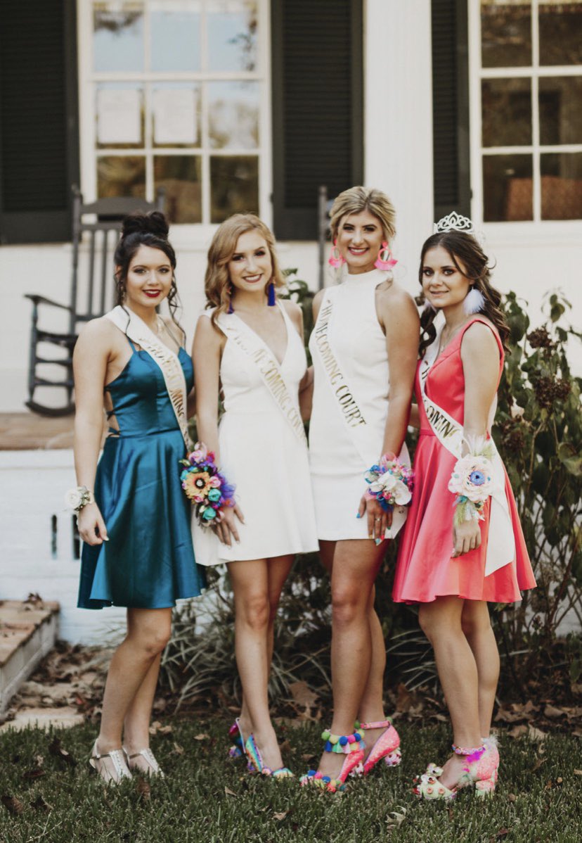 tabbybell10's tweet photo. hoco 2019♥️ https://t.co/GXtLX6oaUw