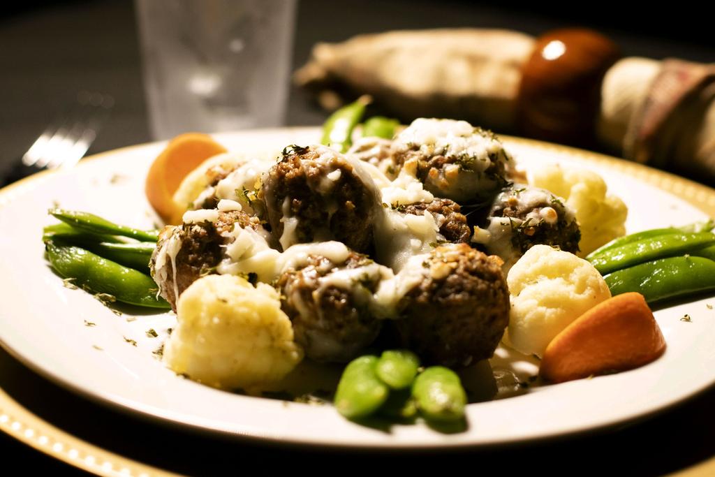 DanielsDining's tweet photo. Professional Catering is our focus.
Meatballs topped with Mozzarella Cheese. https://t.co/uq6QKJHBmL