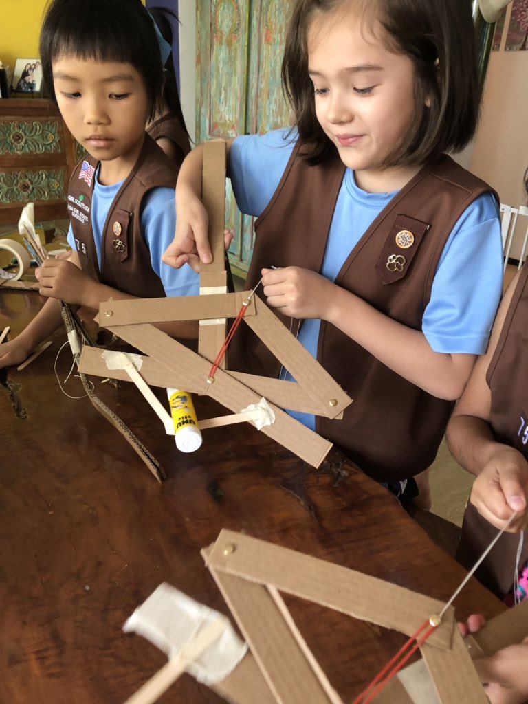 BagchiPranati's tweet photo. A session full of insightful discussions and prototype building.....The future is bright and full of possibilities for these curious #girlscoutsbrownies Well done girls!! ๐ #girlscouts #stemreadygirls #girlsinstem #robotics #coding #sgkids #sgparents https://t.co/1f17GvEGJK