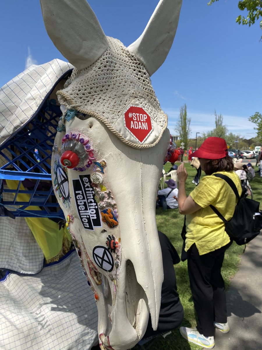 Aitch_El's tweet image. Extinction horse!
#XRACT Canberra
#SpringRebellion #ExtinctionRebellion 
@XRebellionAus