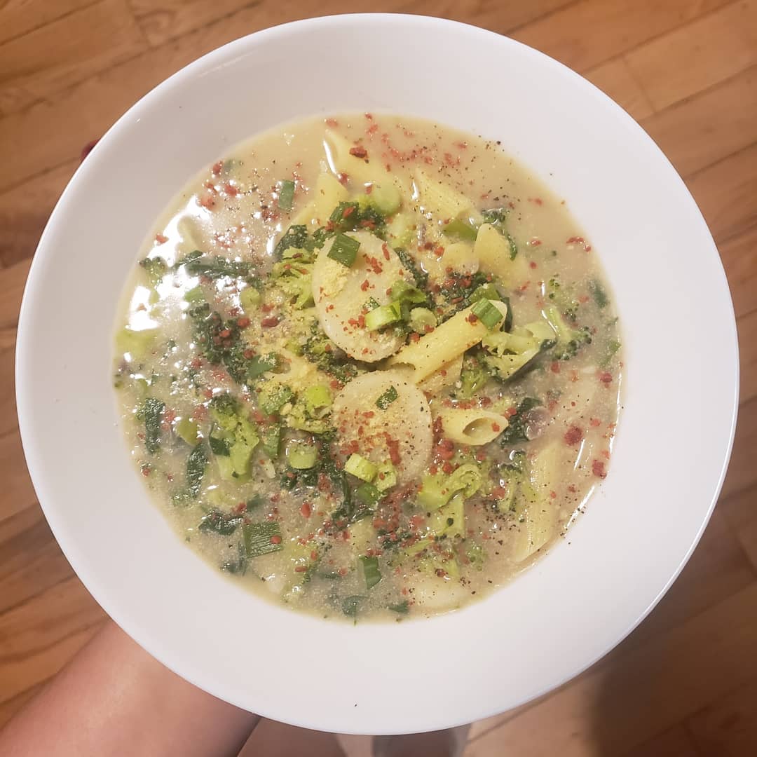 ThiccGFVs's tweet photo. We made soup last night for dinner. It was mostly @johanthebee but I helped lol #vegan #glutenfree #success #healthyfood #bestofvegan #lazyvegan #crueltyfree #oregon #vegansofinstagram #vegansofig #veganvibes #vegancommunity https://t.co/6i5zbg4LTp