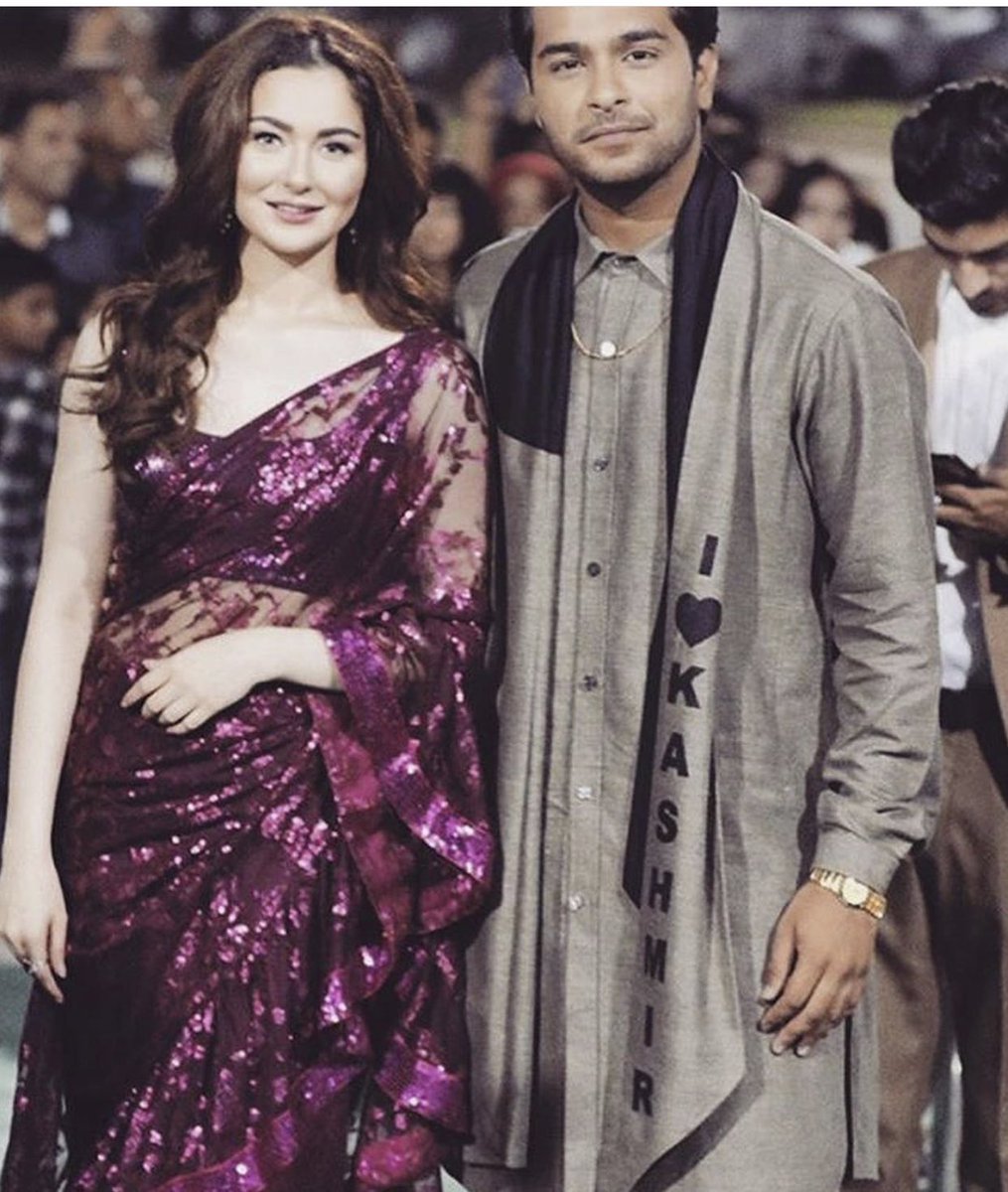 thebusybean_'s tweet photo. Why do majority of our celebrities dress up as if they are confused between Met Gala and mehndi? They usually dress up nicely but don’t know what happens to them particularly at awards? #7thhumawards2019 https://t.co/EscVeLXA6P