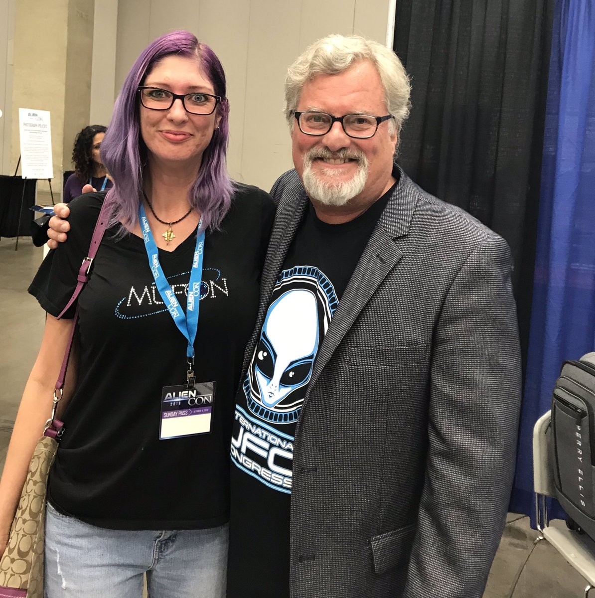 TrinnArtist's tweet photo. Just me in nerd heaven Lol
#AlienConDallas I got to meet @davidhchildress Yβall!! He was so so nice and funny Thanks for the pic! π½π https://t.co/4Ky0ucUkG7