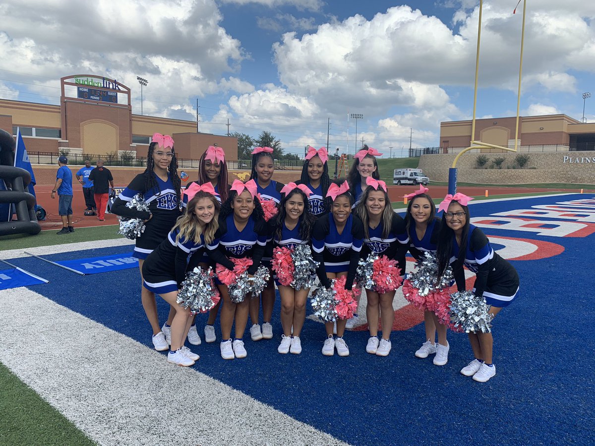 matscheer's tweet photo. Friday night lights💙💕 #FAMILY #nobetterplacE https://t.co/NU82AxQdwQ