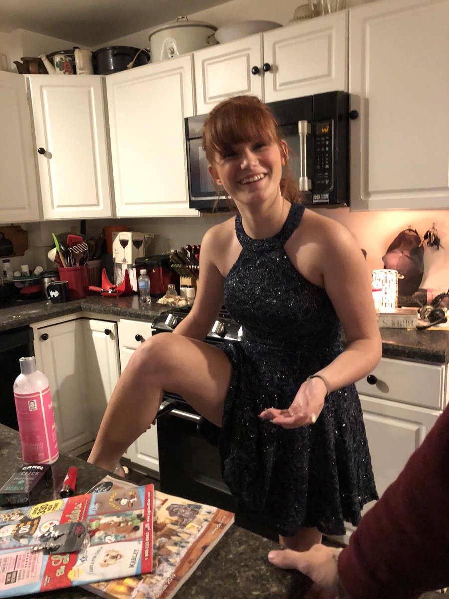 SuperDuperLain's tweet photo. So my sister went to her first homecoming...not ready for her to grow up 😭😭 https://t.co/ItN0wCoodv
