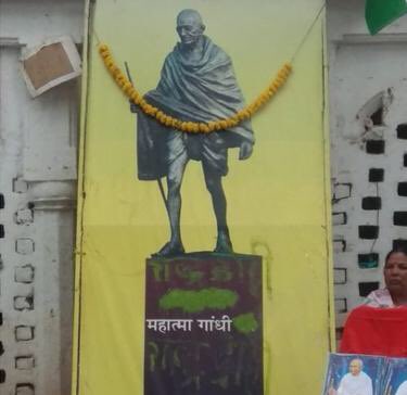 MBaatien's tweet photo. Hindustan is now #Modistan (a place where only Modi n RSS ppl can live).
with no place for Gandhi’s Hinduism(which gives space to all minorities)
A tough time for secular India and a even tougher time for humanity
#HindustanNowModistan
@ImranKhanPTI
@ARYNEWSOFFICIAL
@SAMAATV https://t.co/i5OGxUdxHn